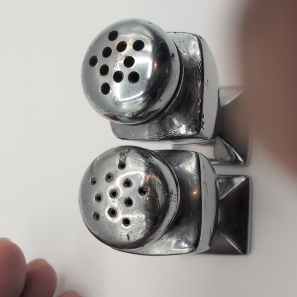 Vintage Diner Silver Toned Salt and Pepper Shakers - Picture 8 of 10